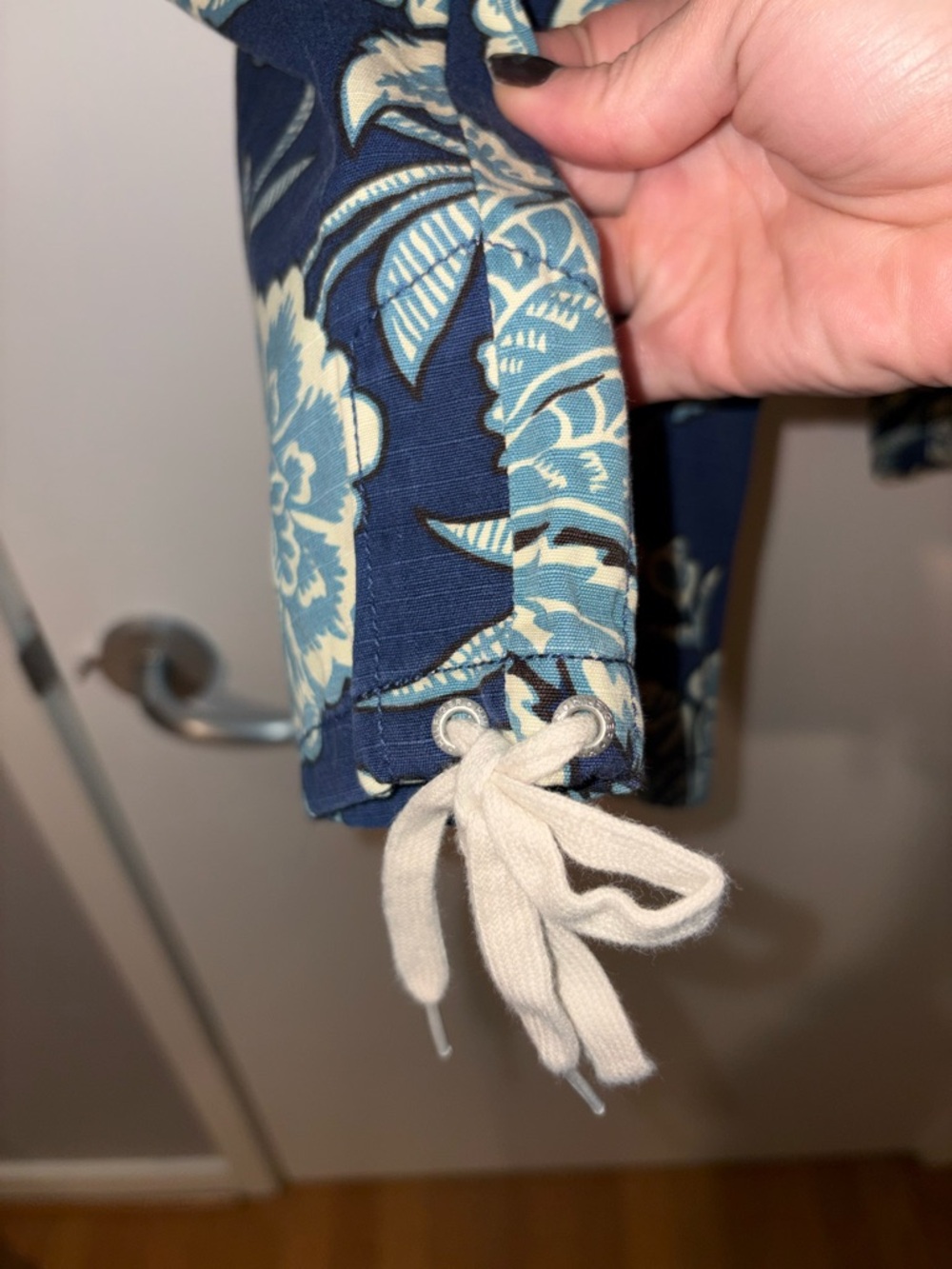 Tommy Hilfiger Floral Crop Pattern Pants - Picture 4 of 8